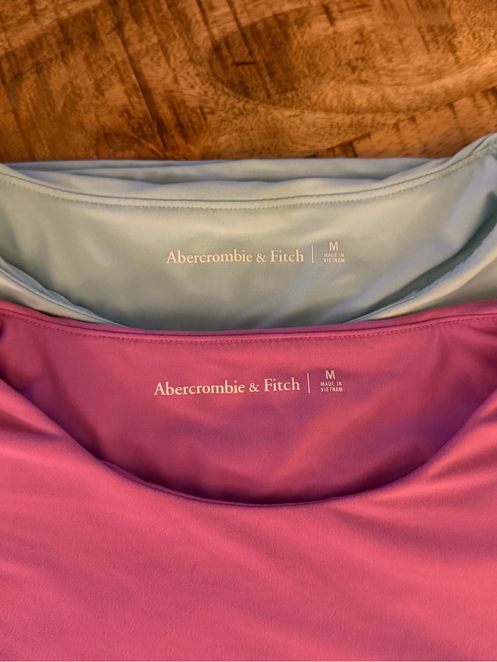 2 Abercrombie & Fitch Seamless Matte Shirts
PINK & BLUE Sz M Medium - Picture 2 of 6